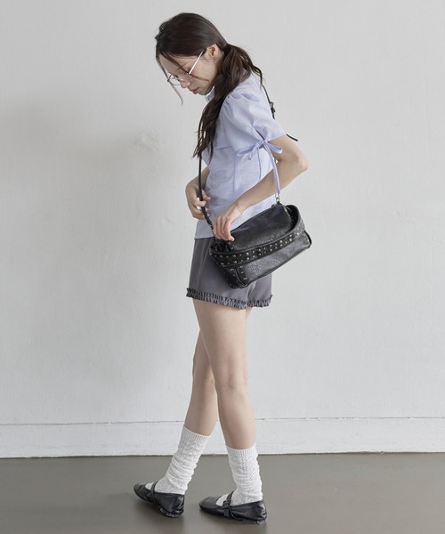 UNE MANSION（ユヌマンション）の「【ショルダーバッグ/ハンドバッグ】2WAYユニークシルバースタッズボックスバッグ（ショルダーバッグ・レディース・アイボリー/ブラック/ブラウン/ピンク・ONE SIZE）」の21枚目の写真