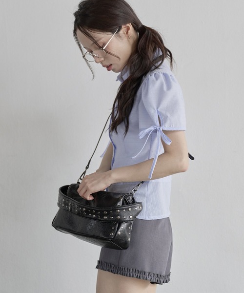 UNE MANSION（ユヌマンション）の「【ショルダーバッグ/ハンドバッグ】2WAYユニークシルバースタッズボックスバッグ（ショルダーバッグ・レディース・アイボリー/ブラック/ブラウン/ピンク・ONE SIZE）」の22枚目の写真