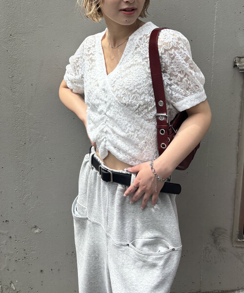 WHO'S WHO gallery（フーズフーギャラリー）の「【前後2WAY】レース Vネック半袖ブラウス（シャツ/ブラウス・レディース・ブラック/オフホワイト・FREE）」の4枚目の写真