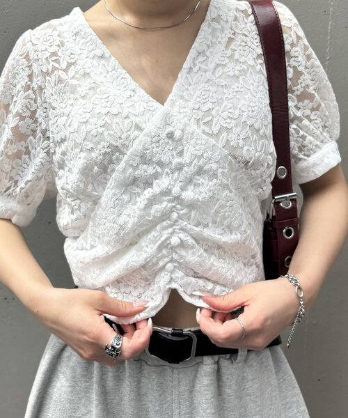 WHO'S WHO gallery（フーズフーギャラリー）の「【前後2WAY】レース Vネック半袖ブラウス（シャツ/ブラウス・レディース・ブラック/オフホワイト・FREE）」の7枚目の写真
