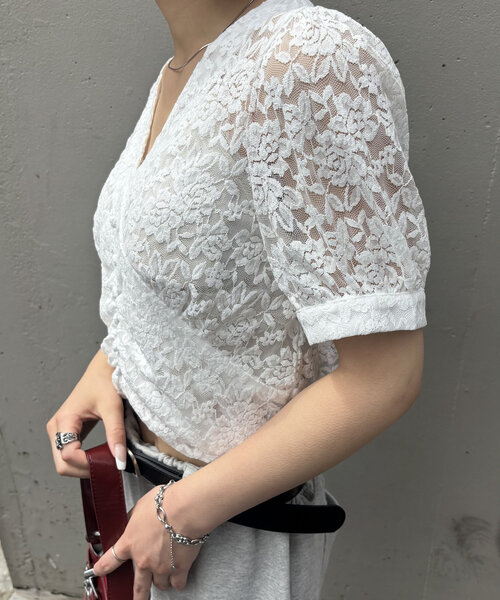 WHO'S WHO gallery（フーズフーギャラリー）の「【前後2WAY】レース Vネック半袖ブラウス（シャツ/ブラウス・レディース・ブラック/オフホワイト・FREE）」の8枚目の写真