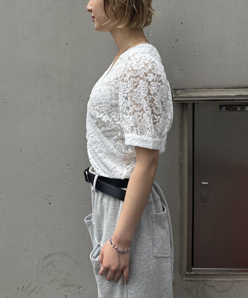 WHO'S WHO gallery（フーズフーギャラリー）の「【前後2WAY】レース Vネック半袖ブラウス（シャツ/ブラウス・レディース・ブラック/オフホワイト・FREE）」の11枚目の写真