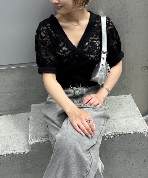 WHO'S WHO gallery（フーズフーギャラリー）の「【前後2WAY】レース Vネック半袖ブラウス（シャツ/ブラウス・レディース・ブラック/オフホワイト・FREE）」の16枚目の写真