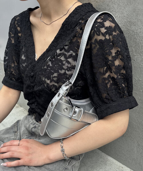 WHO'S WHO gallery（フーズフーギャラリー）の「【前後2WAY】レース Vネック半袖ブラウス（シャツ/ブラウス・レディース・ブラック/オフホワイト・FREE）」の17枚目の写真