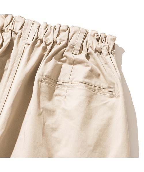 UNFRM OUTDOOR STANDARD（ユニフォームアウトドアスタンダード）の「UNFRM OUTDOOR STANDARD STRETCH CHINO CLOTH TWO TUCK WIDE HALF PANTS（ユニフォームアウトドアスタンダード  ストレッチ チノクロス ツータック ワイドハーフパンツ）（その他パンツ・メンズ・ネイビー/ベージュ・X-LARGE/LARGE/MEDIUM/SMALL）」の6枚目の写真