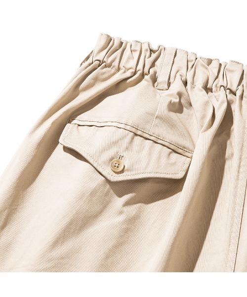 UNFRM OUTDOOR STANDARD（ユニフォームアウトドアスタンダード）の「UNFRM OUTDOOR STANDARD STRETCH CHINO CLOTH TWO TUCK WIDE HALF PANTS（ユニフォームアウトドアスタンダード  ストレッチ チノクロス ツータック ワイドハーフパンツ）（その他パンツ・メンズ・ネイビー/ベージュ・X-LARGE/LARGE/MEDIUM/SMALL）」の7枚目の写真