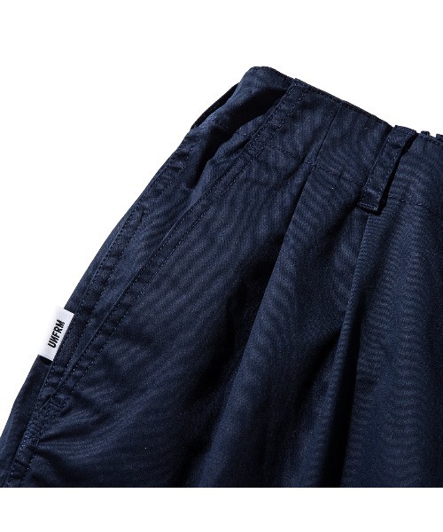 UNFRM OUTDOOR STANDARD（ユニフォームアウトドアスタンダード）の「UNFRM OUTDOOR STANDARD STRETCH CHINO CLOTH TWO TUCK WIDE HALF PANTS（ユニフォームアウトドアスタンダード  ストレッチ チノクロス ツータック ワイドハーフパンツ）（その他パンツ・メンズ・ネイビー/ベージュ・X-LARGE/LARGE/MEDIUM/SMALL）」の10枚目の写真