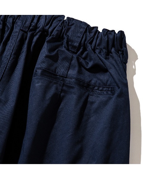 UNFRM OUTDOOR STANDARD（ユニフォームアウトドアスタンダード）の「UNFRM OUTDOOR STANDARD STRETCH CHINO CLOTH TWO TUCK WIDE HALF PANTS（ユニフォームアウトドアスタンダード  ストレッチ チノクロス ツータック ワイドハーフパンツ）（その他パンツ・メンズ・ネイビー/ベージュ・X-LARGE/LARGE/MEDIUM/SMALL）」の11枚目の写真