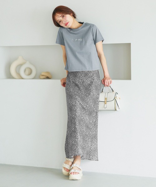 mysty woman（ミスティウーマン）の「ニュアンスロゴコンパクトTシャツ　495369（Tシャツ/カットソー・レディース・オフホワイト/グレイッシュブルー/ブラック/ピンク系その他・FREE）」の5枚目の写真