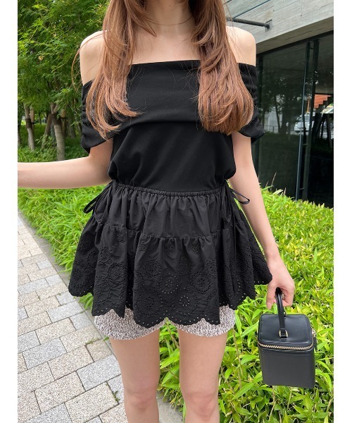 現行品　カット　オフショル　ペプラム　プルオーバー 黒フリルトップス　スナイデル カットオフショルペプラムプルオーバー（カットソー/Tシャツ