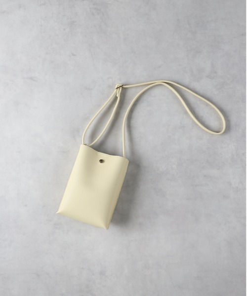 Right-on（ライトオン）の「【HONEYSUCKLE ROSE】ＰＵミニショルダー（ショルダーバッグ・レディース・ブラック/サックスブルー/シルバー/イエロー・ONE SIZE）」の4枚目の写真