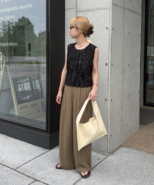 feepur（フェピュール）の「トライアングルショルダーバッグ（ショルダーバッグ・レディース・ブラック/アイボリー・FREE）」の6枚目の写真