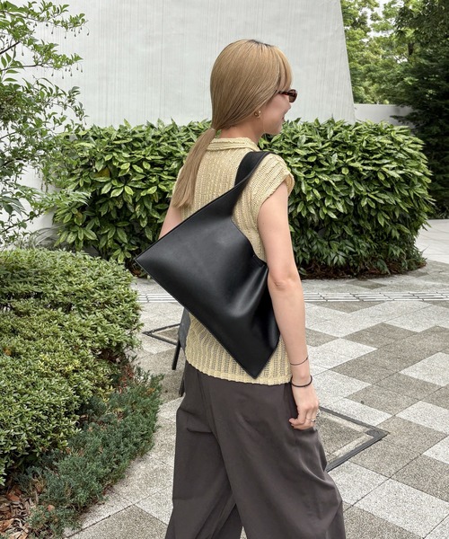 feepur（フェピュール）の「トライアングルショルダーバッグ（ショルダーバッグ・レディース・ブラック/アイボリー・FREE）」の18枚目の写真