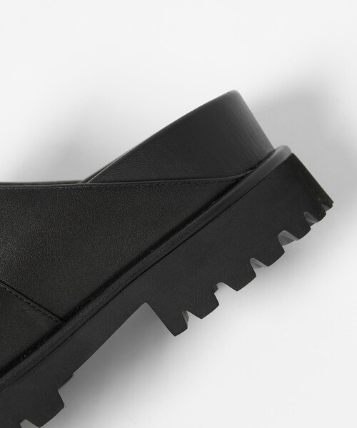 ODETTE E ODILE（オデットエオディール）の「ボリュームソールベルトサボ フラット30（その他シューズ・レディース・ベージュ/ブラック・35/37/36）」の19枚目の写真