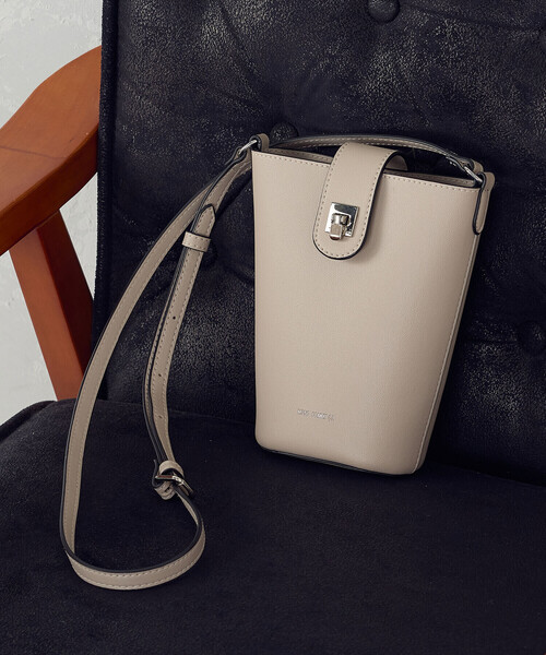 MONO　COMME CA（モノコムサ）の「【宮城舞さん着用】バケツ型 ミニショルダー（ショルダーバッグ・レディース・モカ/ベージュ/ブラック・FREE）」の7枚目の写真