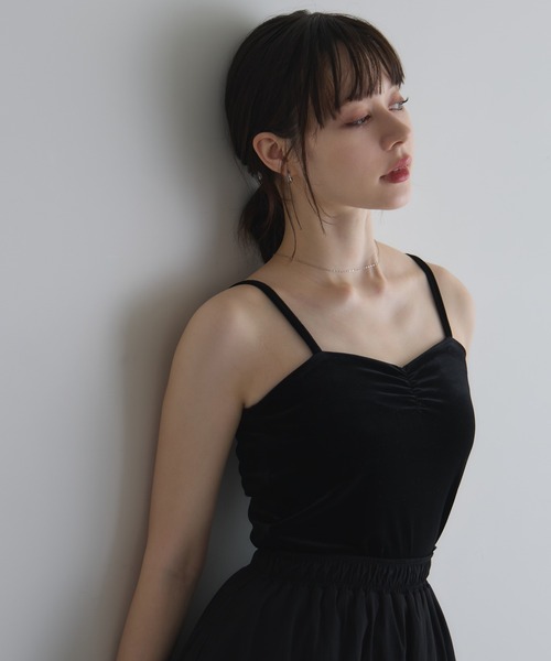 &. NOSTALGIA(アンドドットノスタルジア)の「【ZOZO限定】カップ付きベロアキャミソール(キャミソール・レディース・アイボリー/ブラック・FREE)」の1枚目の写真