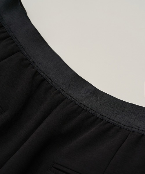 ROPE'（ロペ）の「【WEB・一部店舗限定】バックサテンセミフレアパンツ/洗える（その他パンツ・レディース・ブラック/ホワイト・36/38）」の17枚目の写真