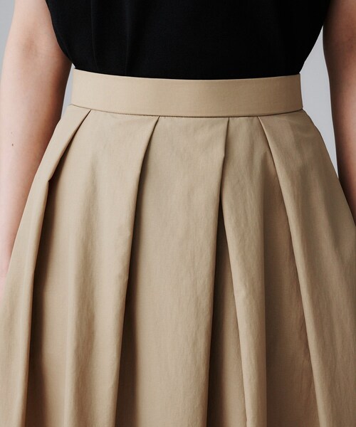 UNTITLED(アンタイトル)の「【はっ水/ナイロン/後ろウエストゴム】タスランフレアスカート(スカート・レディース・ブラック/ベージュ・42/00/01/02/03/04/44/46/48/50)」の15枚目の写真