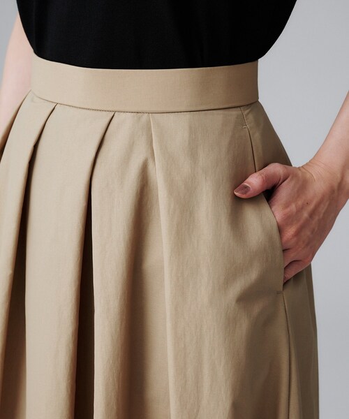 UNTITLED(アンタイトル)の「【はっ水/ナイロン/後ろウエストゴム】タスランフレアスカート(スカート・レディース・ブラック/ベージュ・42/00/01/02/03/04/44/46/48/50)」の17枚目の写真