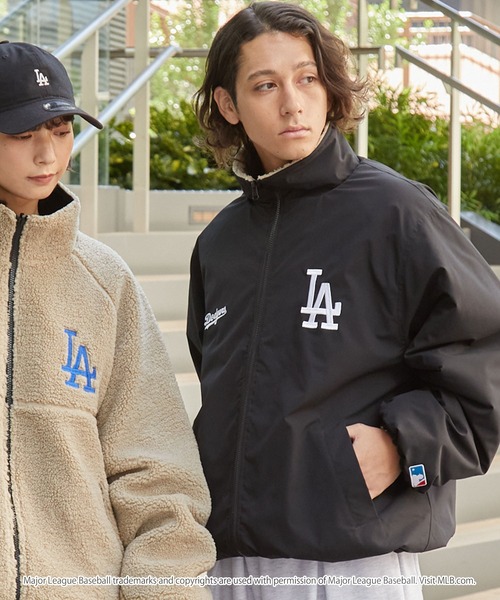 MLB（メジャーリーグベースボール）の「MLB/メジャーリーグベースボール 別注 ワッペン刺繍 2WAYリバーシブル ドロストナイロン×ボア スタンドブルゾン（ブルゾン・メンズ・ダークネイビー/ブラック/アッシュブラウン/オフホワイト・M/L）」の8枚目の写真