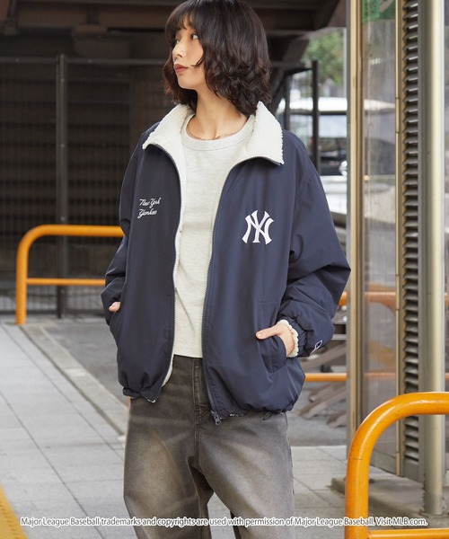 MLB（メジャーリーグベースボール）の「MLB/メジャーリーグベースボール 別注 ワッペン刺繍 2WAYリバーシブル ドロストナイロン×ボア スタンドブルゾン（ブルゾン・メンズ・ダークネイビー/ブラック/アッシュブラウン/オフホワイト・M/L）」の13枚目の写真