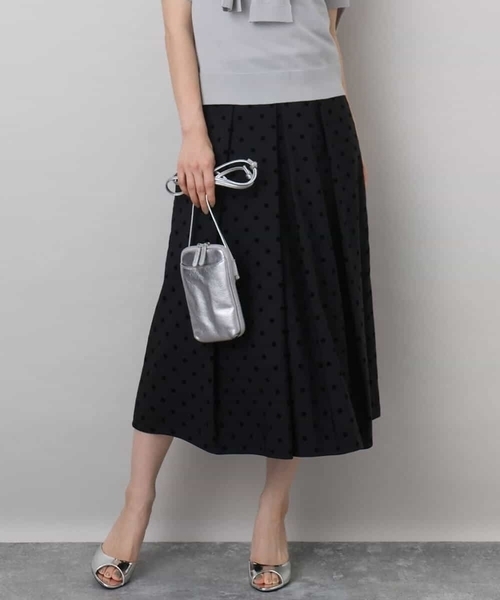 MK MICHEL KLEIN（エムケーミッシェルクラン）の「フロッキードット柄タックスカート/洗える（スカート・レディース・グレー/ブラック・38）」の3枚目の写真