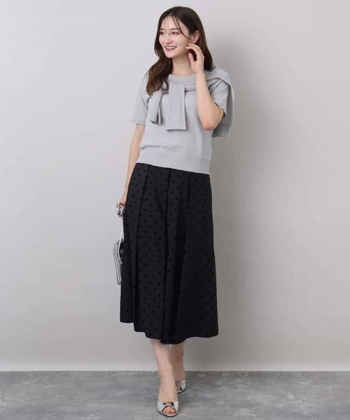 MK MICHEL KLEIN（エムケーミッシェルクラン）の「フロッキードット柄タックスカート/洗える（スカート・レディース・グレー/ブラック・38）」の4枚目の写真