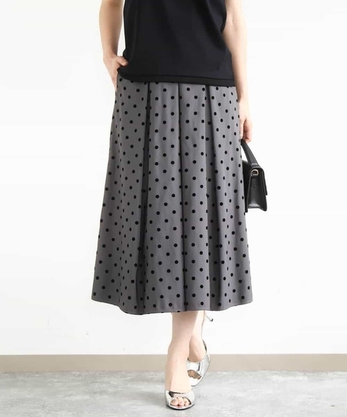 MK MICHEL KLEIN（エムケーミッシェルクラン）の「フロッキードット柄タックスカート/洗える（スカート・レディース・グレー/ブラック・38）」の10枚目の写真