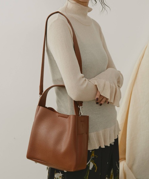 Libra Cue（リブラ キュー）の「2wayスクエアバッグ(ポーチ付き)（ショルダーバッグ・レディース・アイボリー/ブラック/ブラウン・FREE）」の3枚目の写真