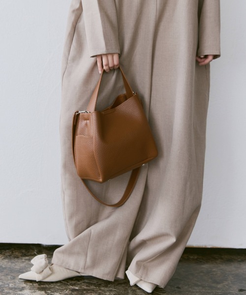 Libra Cue（リブラ キュー）の「2wayスクエアバッグ(ポーチ付き)（ショルダーバッグ・レディース・アイボリー/ブラック/ブラウン・FREE）」の4枚目の写真