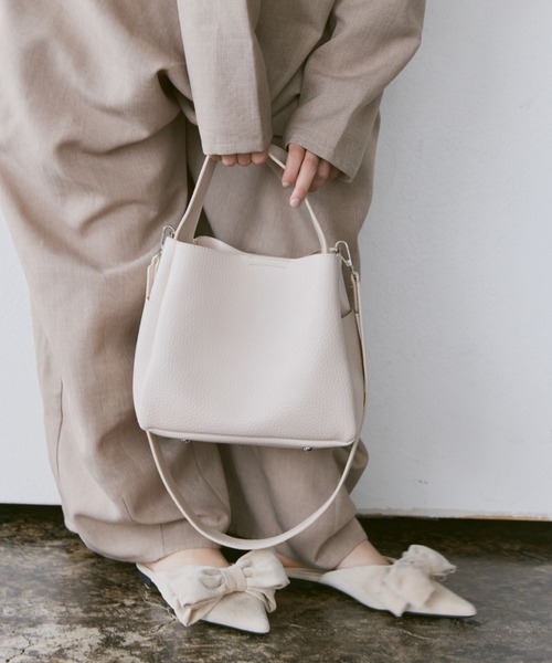 Libra Cue（リブラ キュー）の「2wayスクエアバッグ(ポーチ付き)（ショルダーバッグ・レディース・アイボリー/ブラック/ブラウン・FREE）」の5枚目の写真