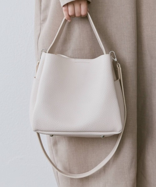 Libra Cue（リブラ キュー）の「2wayスクエアバッグ(ポーチ付き)（ショルダーバッグ・レディース・アイボリー/ブラック/ブラウン・FREE）」の7枚目の写真