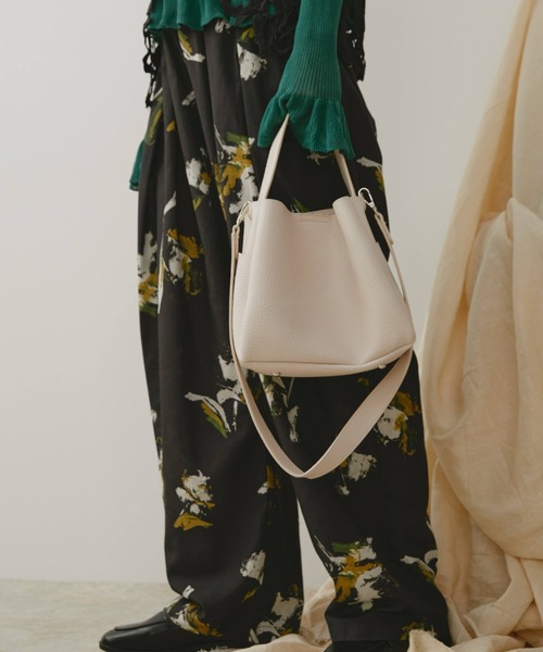 Libra Cue（リブラ キュー）の「2wayスクエアバッグ(ポーチ付き)（ショルダーバッグ・レディース・アイボリー/ブラック/ブラウン・FREE）」の11枚目の写真