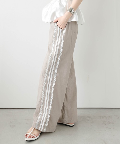 AMELY（エミリー）の「サイドレースライントラックパンツ（その他パンツ・レディース・ネイビー/ベージュ/ブラック・フリー）」の9枚目の写真