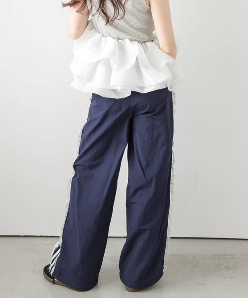 AMELY（エミリー）の「サイドレースライントラックパンツ（その他パンツ・レディース・ネイビー/ベージュ/ブラック・フリー）」の5枚目の写真