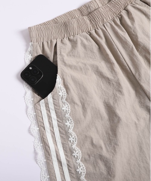 AMELY（エミリー）の「サイドレースライントラックパンツ（その他パンツ・レディース・ネイビー/ベージュ/ブラック・フリー）」の17枚目の写真