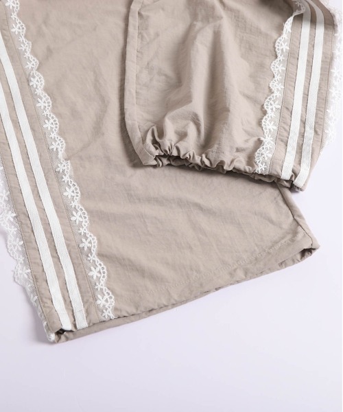 AMELY（エミリー）の「サイドレースライントラックパンツ（その他パンツ・レディース・ネイビー/ベージュ/ブラック・フリー）」の18枚目の写真