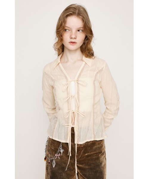 SLY（スライ）の「FRONT RIBBON SHIRRING SH フロントリボン シャーリング シャツ 秋服 春服（シャツ/ブラウス・レディース・ベージュ/ライトブルー/オフホワイト・FREE）」の2枚目の写真