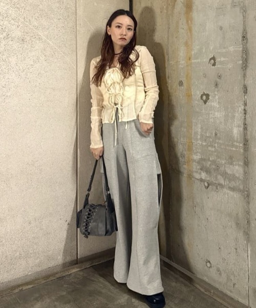 SLY（スライ）の「FRONT RIBBON SHIRRING SH フロントリボン シャーリング シャツ 秋服 春服（シャツ/ブラウス・レディース・ベージュ/ライトブルー/オフホワイト・FREE）」の18枚目の写真