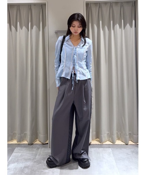 SLY（スライ）の「FRONT RIBBON SHIRRING SH フロントリボン シャーリング シャツ 秋服 春服（シャツ/ブラウス・レディース・ベージュ/ライトブルー/オフホワイト・FREE）」の19枚目の写真