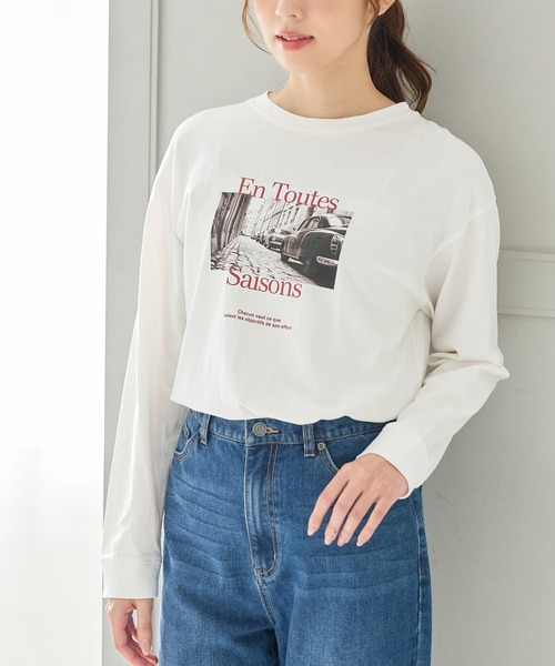 Honeys(ハニーズ)の「フォトプリントTシャツ(Tシャツ/カットソー・レディース・スミクロ/モカ/ホワイト×レッド/ホワイト×ブルー/グレイッシュブルー・L/LL/M/S)」の2枚目の写真