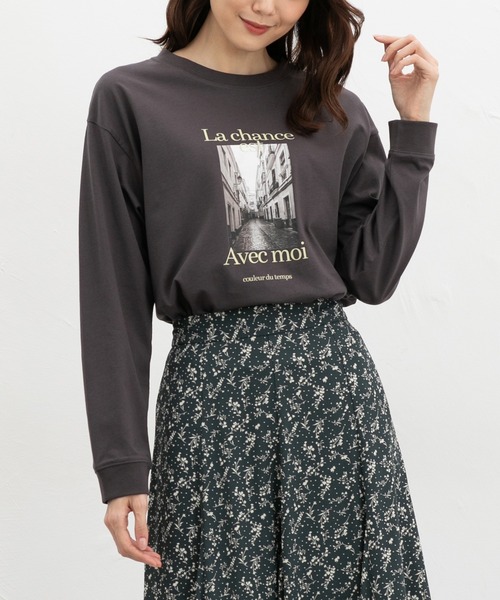 Honeys(ハニーズ)の「フォトプリントTシャツ(Tシャツ/カットソー・レディース・スミクロ/モカ/ホワイト×レッド/ホワイト×ブルー/グレイッシュブルー・L/LL/M/S)」の4枚目の写真