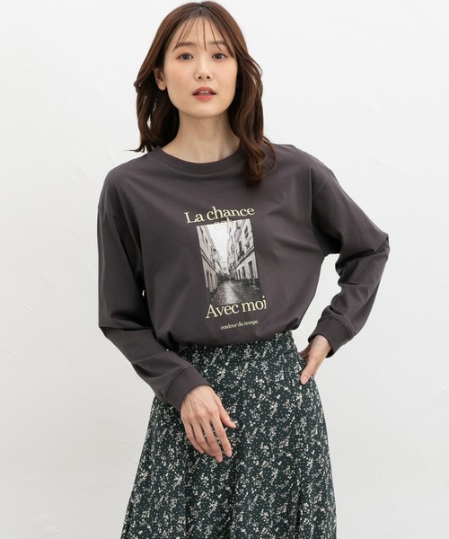 Honeys(ハニーズ)の「フォトプリントTシャツ(Tシャツ/カットソー・レディース・スミクロ/モカ/ホワイト×レッド/ホワイト×ブルー/グレイッシュブルー・L/LL/M/S)」の8枚目の写真