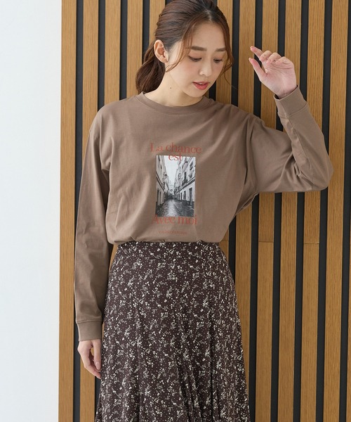 Honeys(ハニーズ)の「フォトプリントTシャツ(Tシャツ/カットソー・レディース・スミクロ/モカ/ホワイト×レッド/ホワイト×ブルー/グレイッシュブルー・L/LL/M/S)」の13枚目の写真