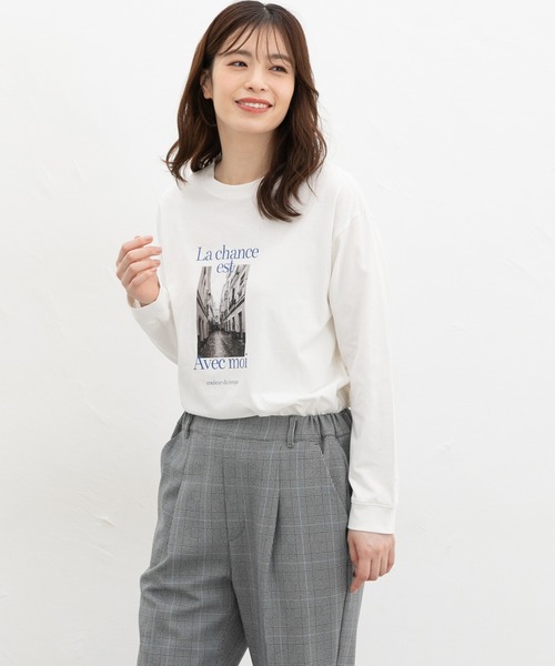 Honeys(ハニーズ)の「フォトプリントTシャツ(Tシャツ/カットソー・レディース・スミクロ/モカ/ホワイト×レッド/ホワイト×ブルー/グレイッシュブルー・L/LL/M/S)」の19枚目の写真