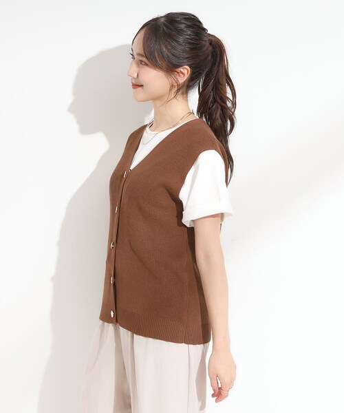 DRESKIP（ドレスキップ）の「【S-LL】ゴールドボタンが上品 大人のニットベスト（ベスト・レディース・ブラック/ダークブラウン/オフホワイト・03/04/02/01）」の13枚目の写真