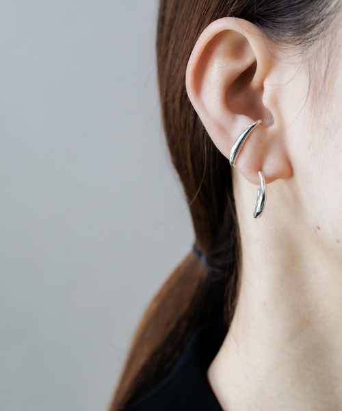 ISOLATION(アイソレーション)の「【ISOLATION / アイソレーション】Silver925 Smooth Curve Pierce / スムースカーブピアス シルバー925(ピアス(両耳用)・レディース・シルバー・FREE)」の3枚目の写真