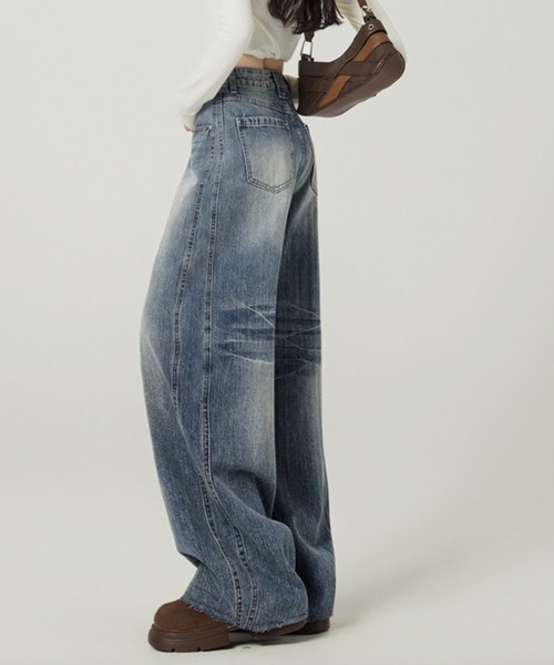 ADDITION STORE(アディションストア)の「【キレイな色落ちが◎】ハイウエスト ビンテージ ワイドデニム / High-waisted vintage wide-leg denim(デニムパンツ・レディース・ブルー・LARGE/MEDIUM/SMALL)」の11枚目の写真