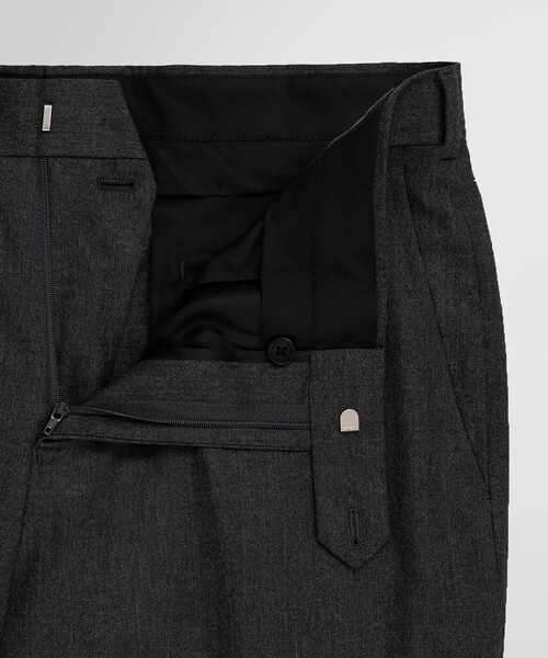 BROOKS BROTHERS(ブルックスブラザーズ)の「ウール サキソニー プレーンフロント トラウザーズ Classic(スラックス・メンズ・チャコール・34inch/33inch/32inch/31inch/30inch/37inch/36inch/35inch/29inch)」の4枚目の写真