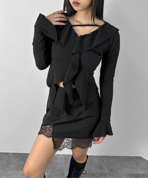 LVEU.(ラブユ.)の「【LVEU.】フリルデザインリブトップス / トップス カットソー リブ 長袖 フリル フレアカフス Vネック クロップド ショート 無地 ブラック ホワイト ZOZOTOWN限定(Tシャツ/カットソー・レディース・ホワイト/ブラック・FREE)」の4枚目の写真